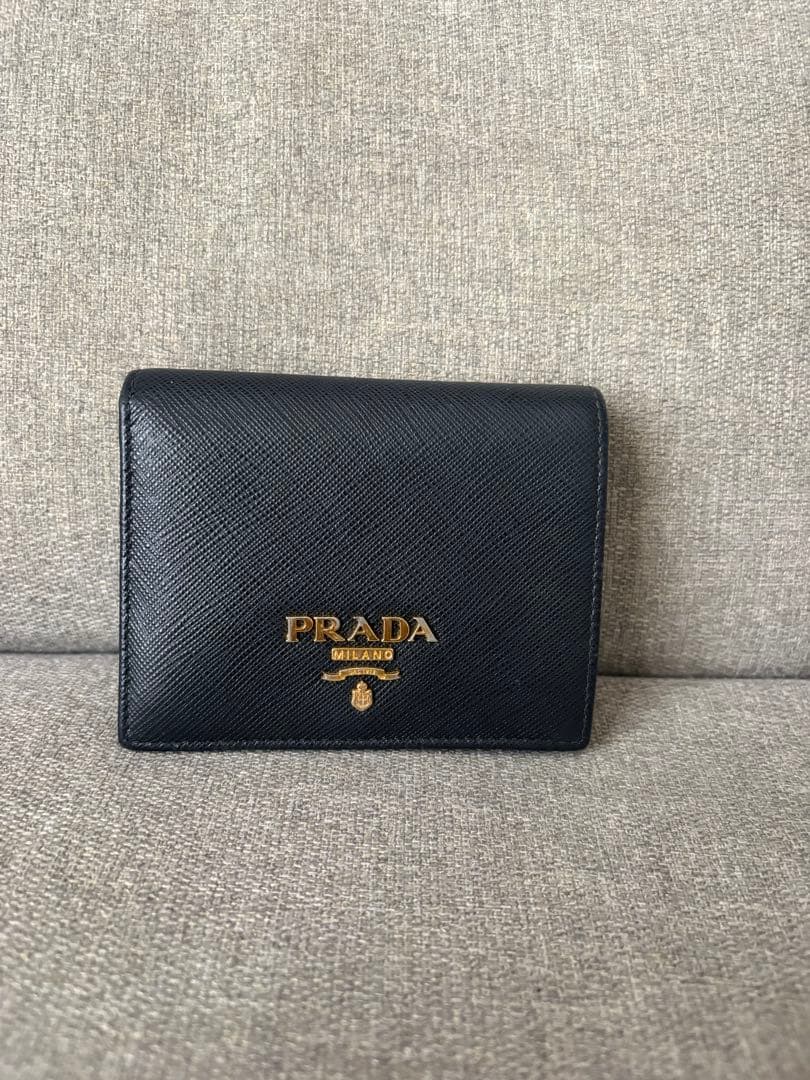 PRADA 二つ折り財布 ブラック