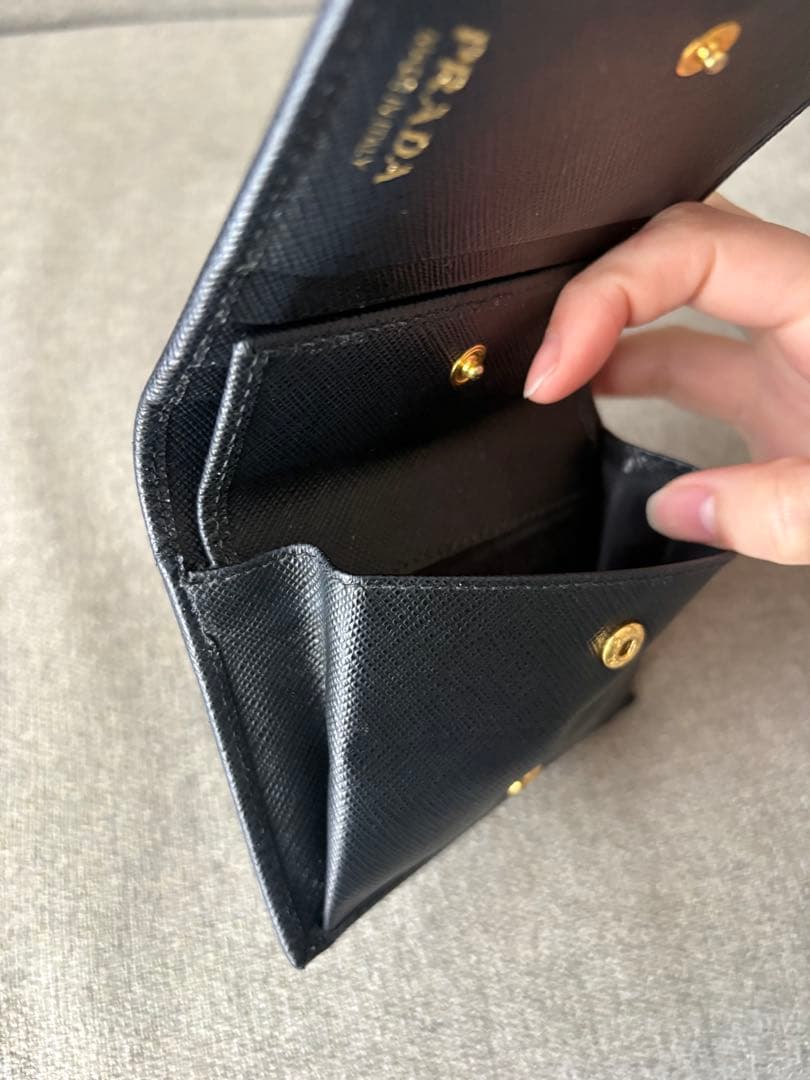 PRADA 二つ折り財布 ブラック