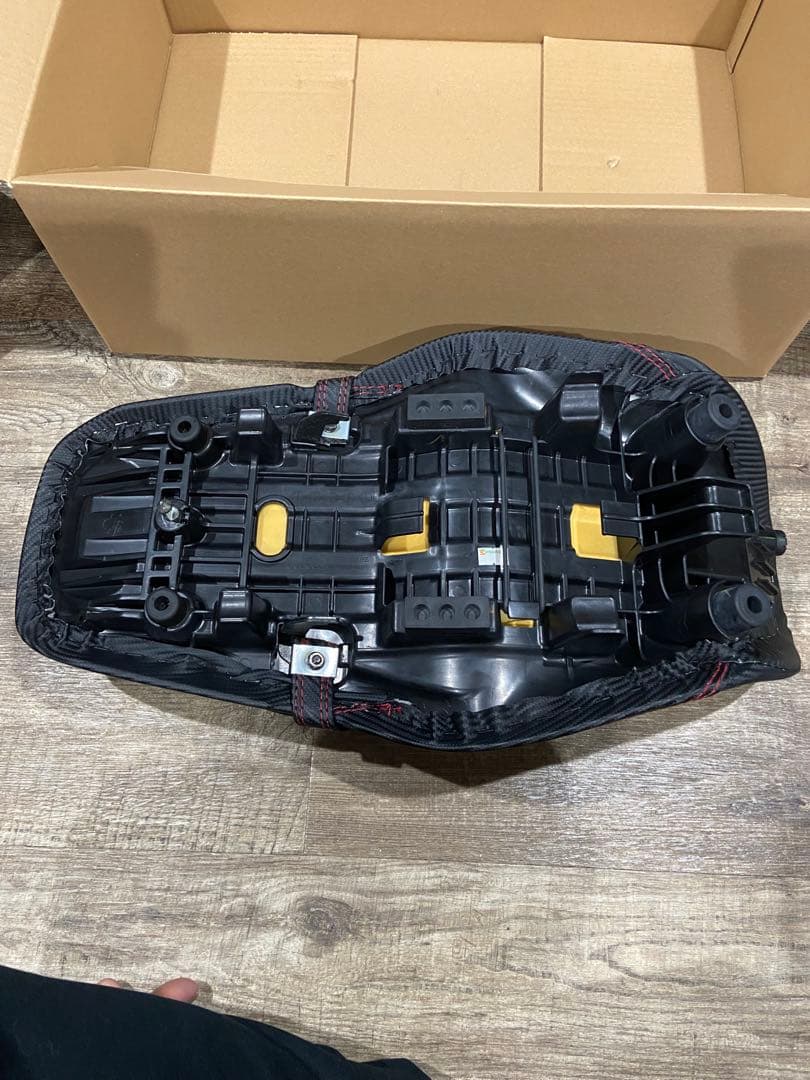 グロム　シート　エンデュランス　シングルシート　grom jc75 jc61後期