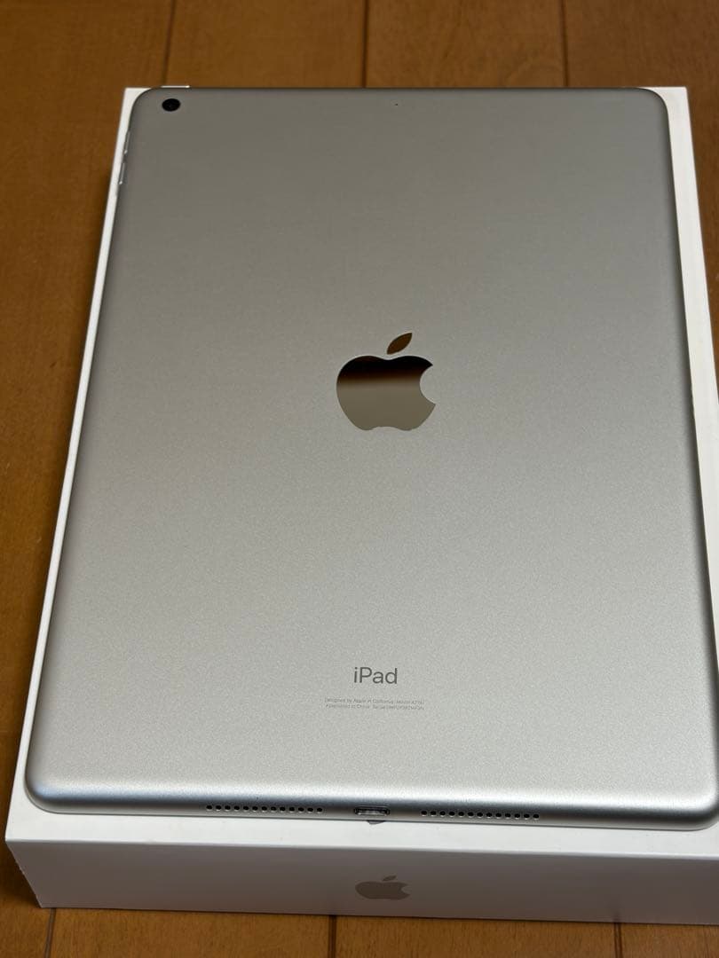 ♡*♡様 【極美品】iPad 第7世代 Wi-Fi 32GB [シルバー］液晶傷