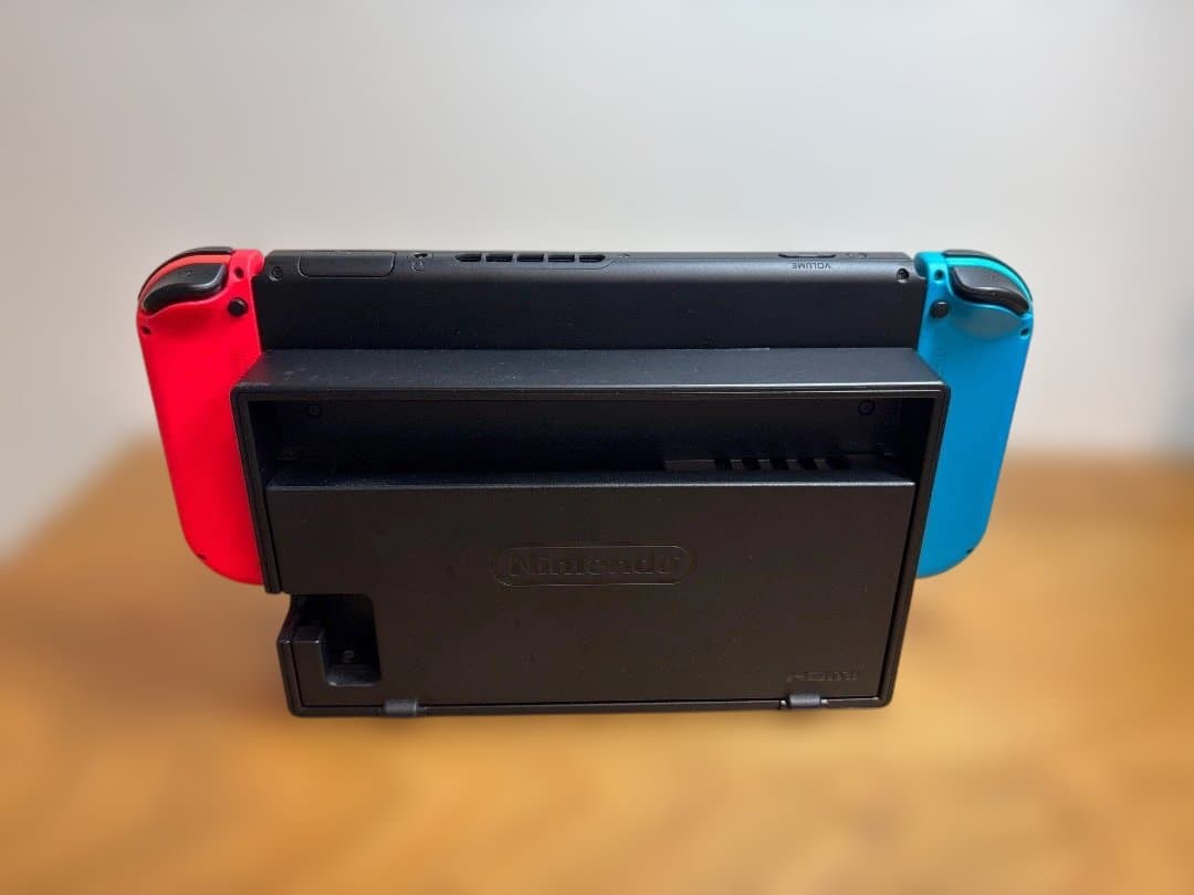 Nintendo Switch本体　青赤美品　Joy-Conドック充電器　使用少