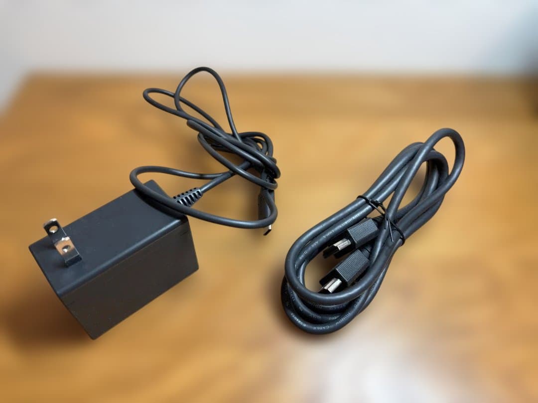 Nintendo Switch本体　青赤美品　Joy-Conドック充電器　使用少