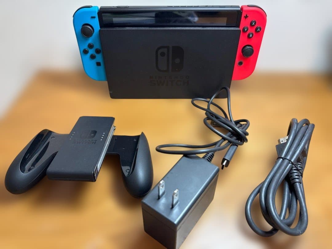 Nintendo Switch本体　青赤美品　Joy-Conドック充電器　使用少