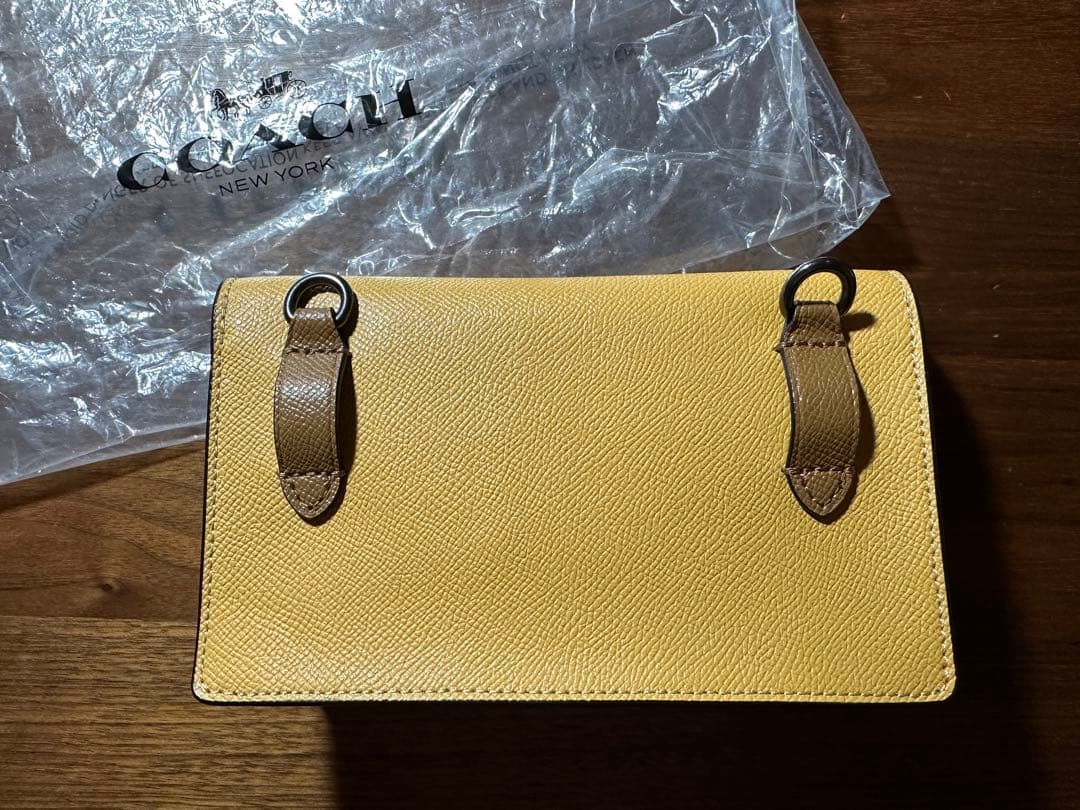 COACH イエロー・ネイビー ・ピンク　クラッチバック☆即日発送☆