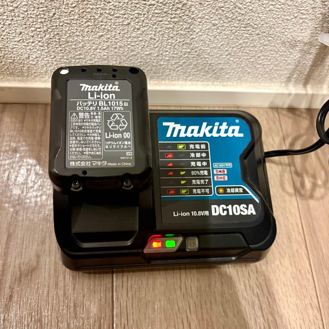 【マキタ】　コードレス掃除機　【Makita】