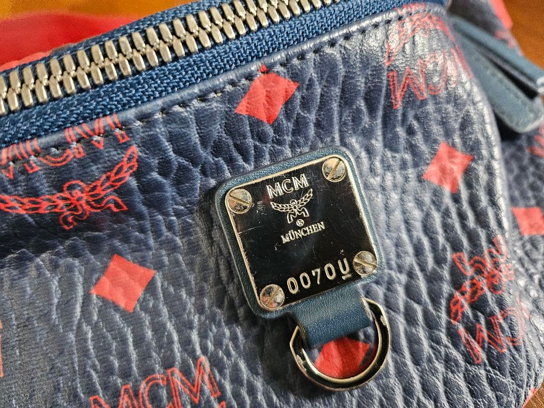MCM ボディバッグ ネイビー/レッド