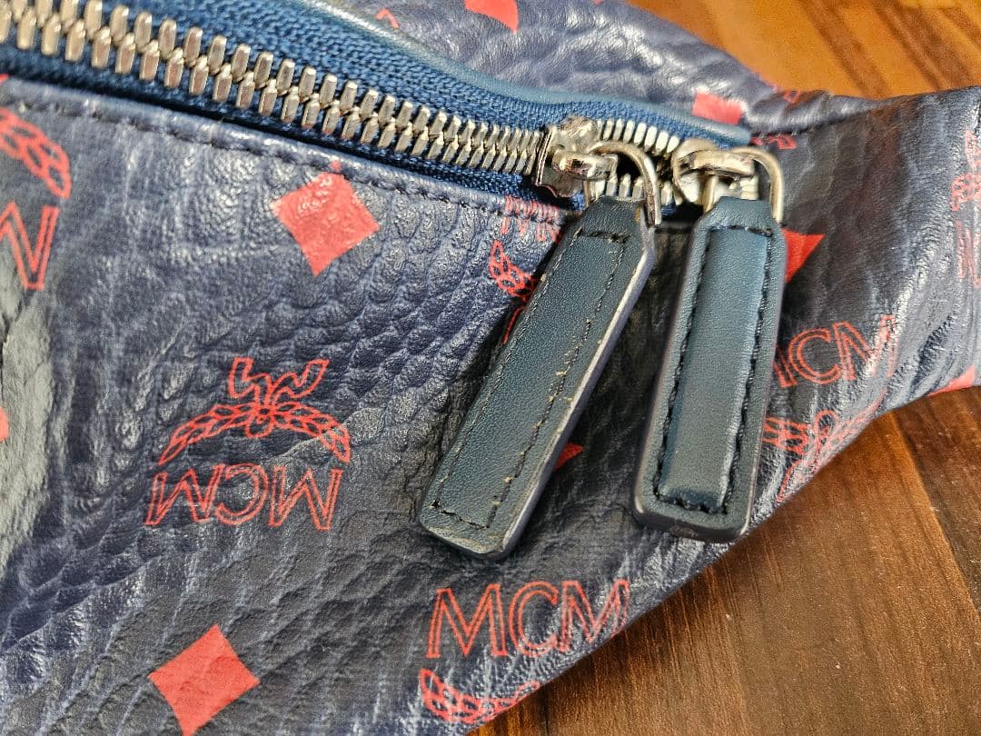 MCM ボディバッグ ネイビー/レッド