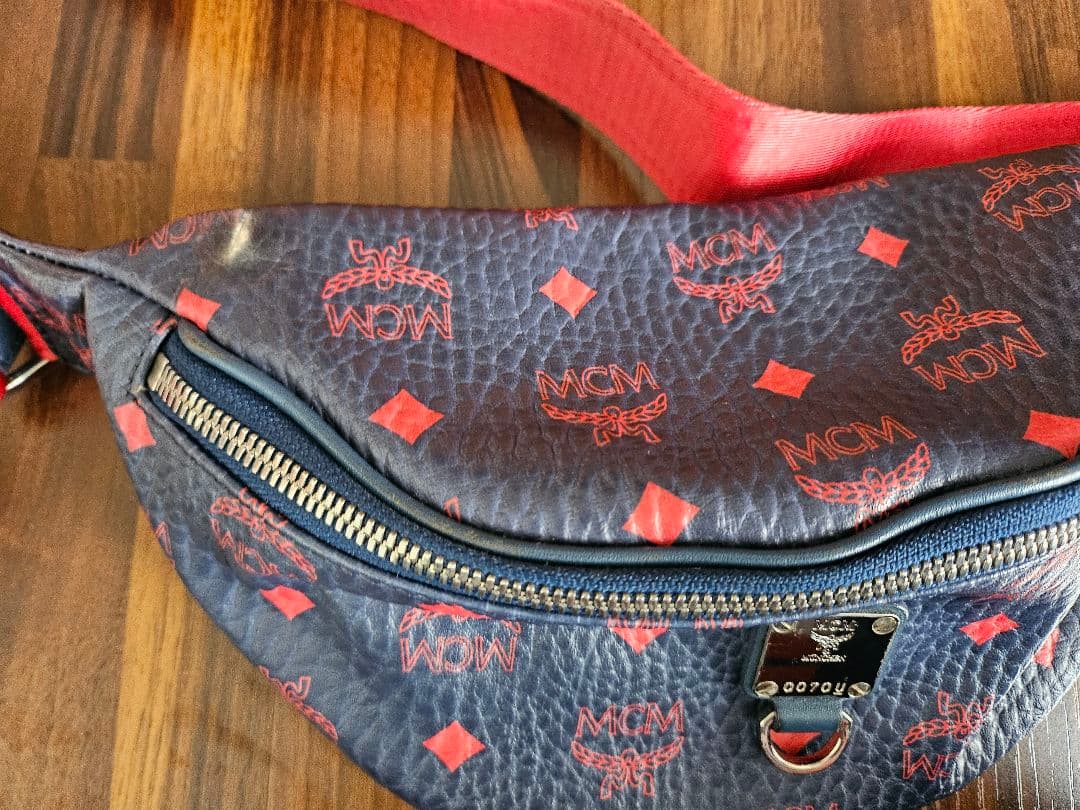 MCM ボディバッグ ネイビー/レッド