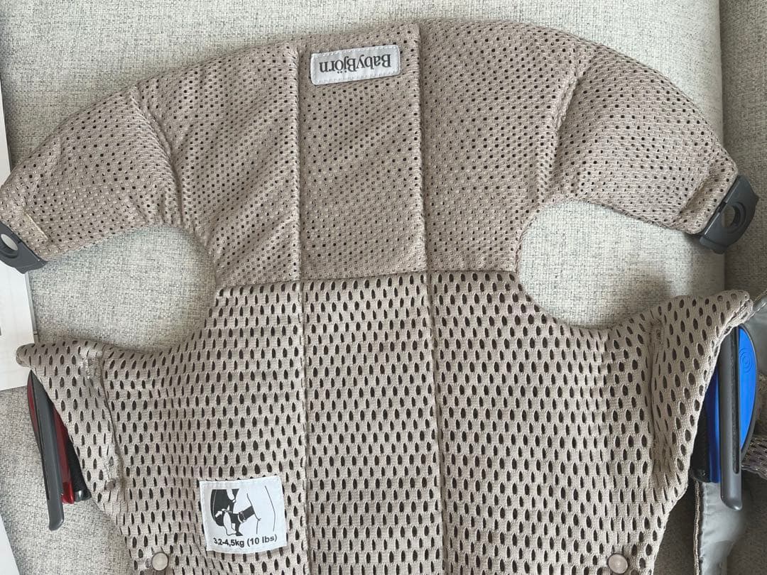 ベビービョルン ベビーキャリア MINI メッシュ　グレージュ