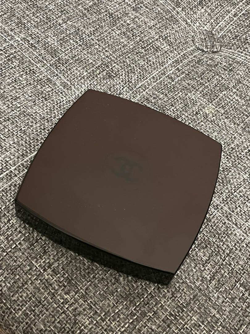 CHANEL ROUGE NOIR CONFIDENCE パウダーチーク
