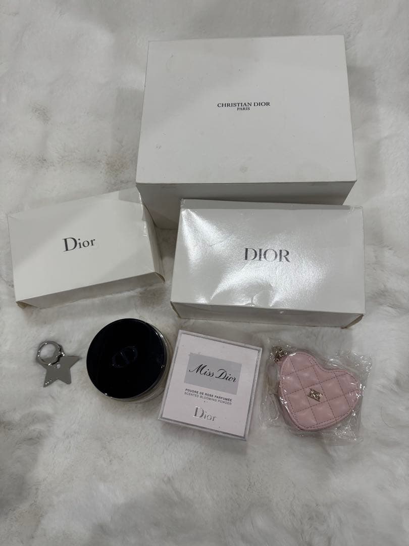【ＤＩＯＲ❤️ディオール】新品ポーチ、ボディクリーム、パウダー合計６点セット❣️