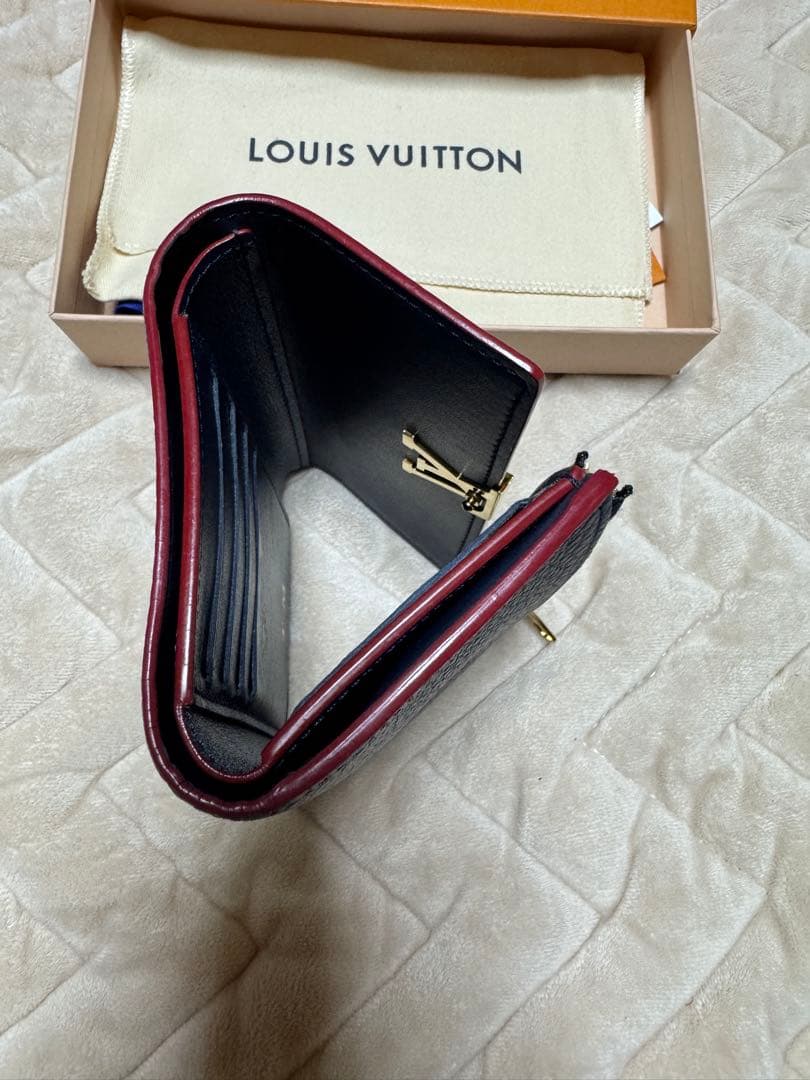 Louis Vuitton ネイビー 三つ折り財布　ネーム刻印あり