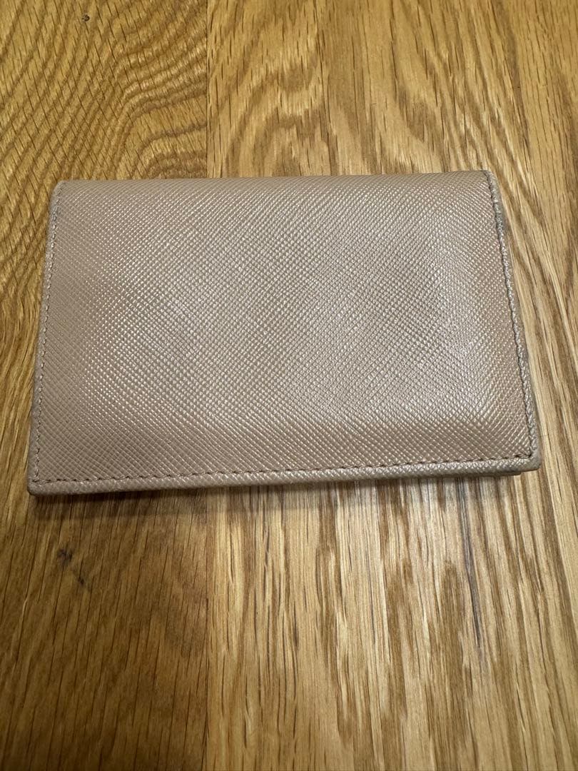 PRADA サフィアーノレザー 名刺入れ ベージュ