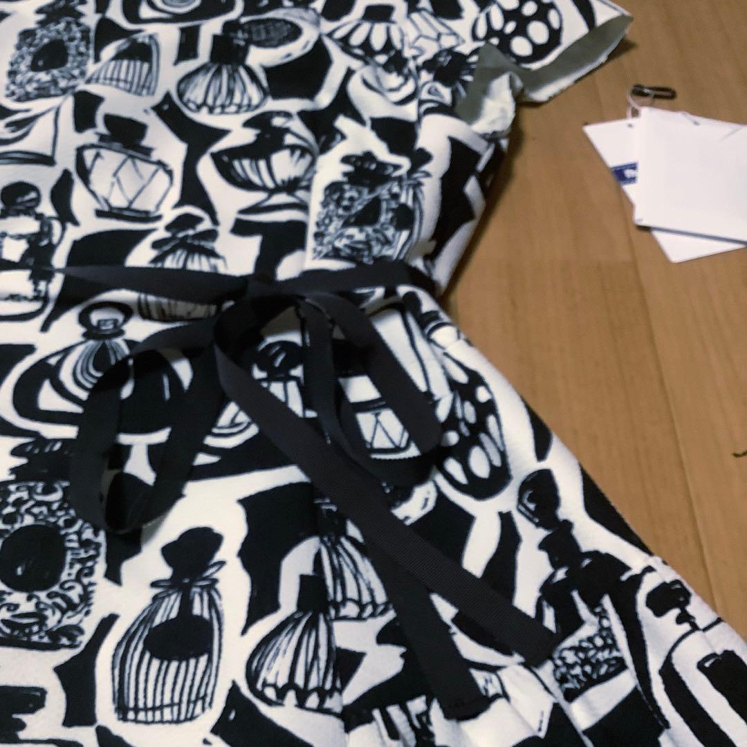 専用。M'S GRACY 香水瓶柄半袖ひざ丈ワンピース 42。新品同様。