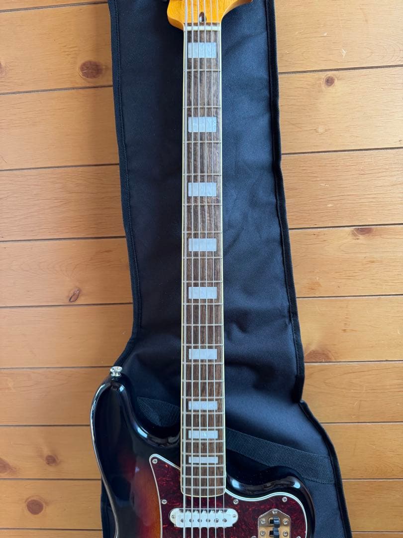 ベース Squier Classic Vibe Bass VI
