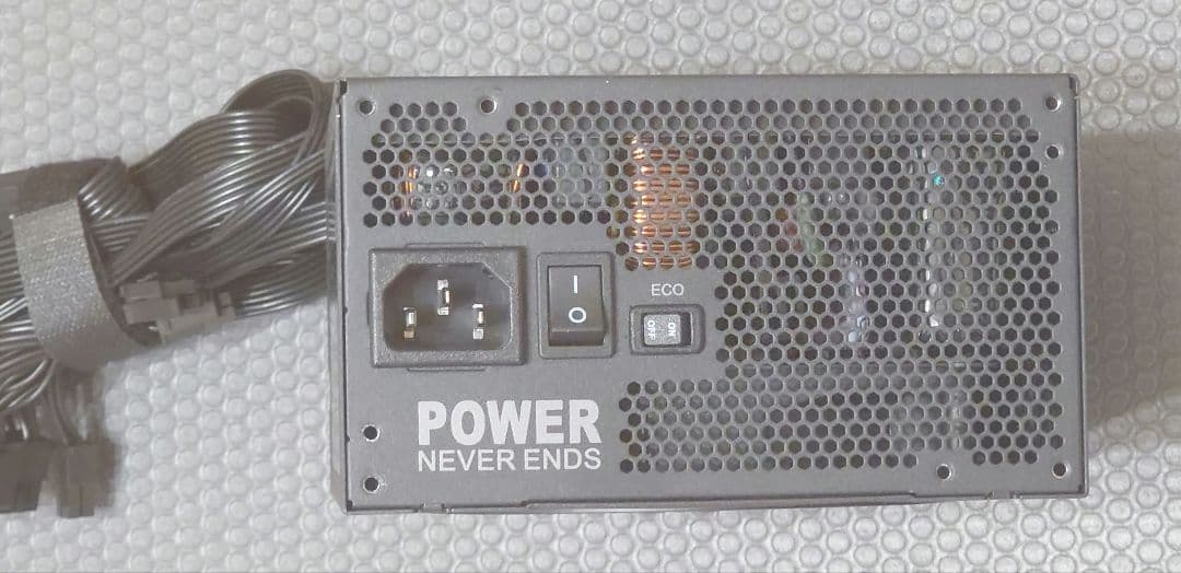 Hydro GT PRO 1000W ATX 電源　12VHPWRケーブル付き