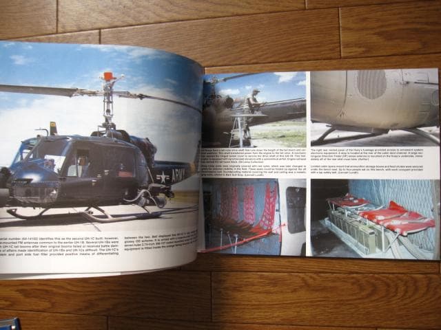 洋書 Walk Around UH-1 Huey Gunships