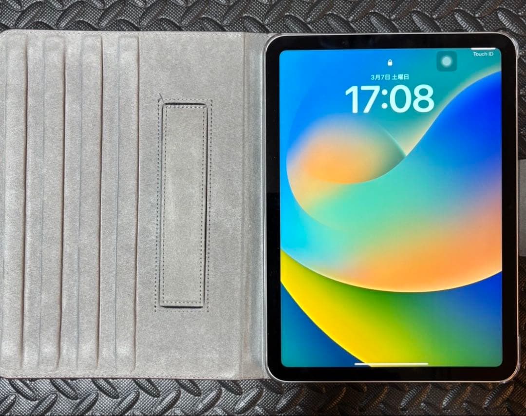 美品 iPad 第10世代 64GB Wi-Fi シルバー 箱あり ケース付