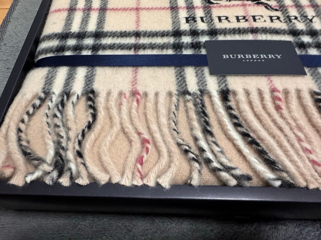 P*e様 【新品未使用】BURBERRY ウール100% チェック柄膝掛け75×