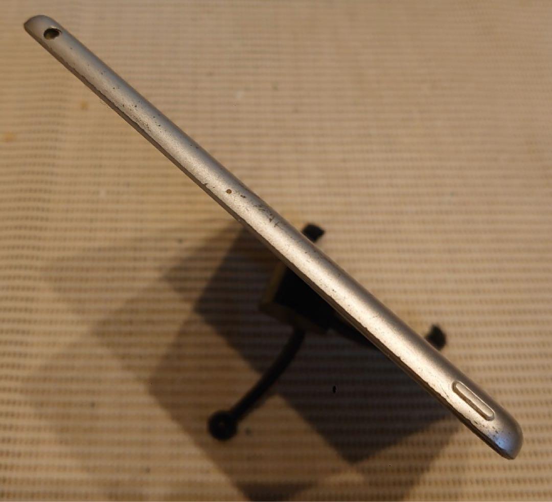 完動品液晶無傷iPad第6世代(A1893)本体32GB送料込9JF8K