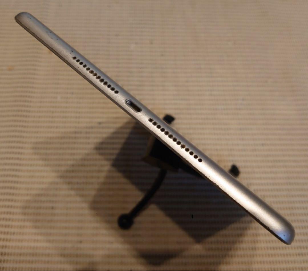 完動品液晶無傷iPad第6世代(A1893)本体32GB送料込9JF8K
