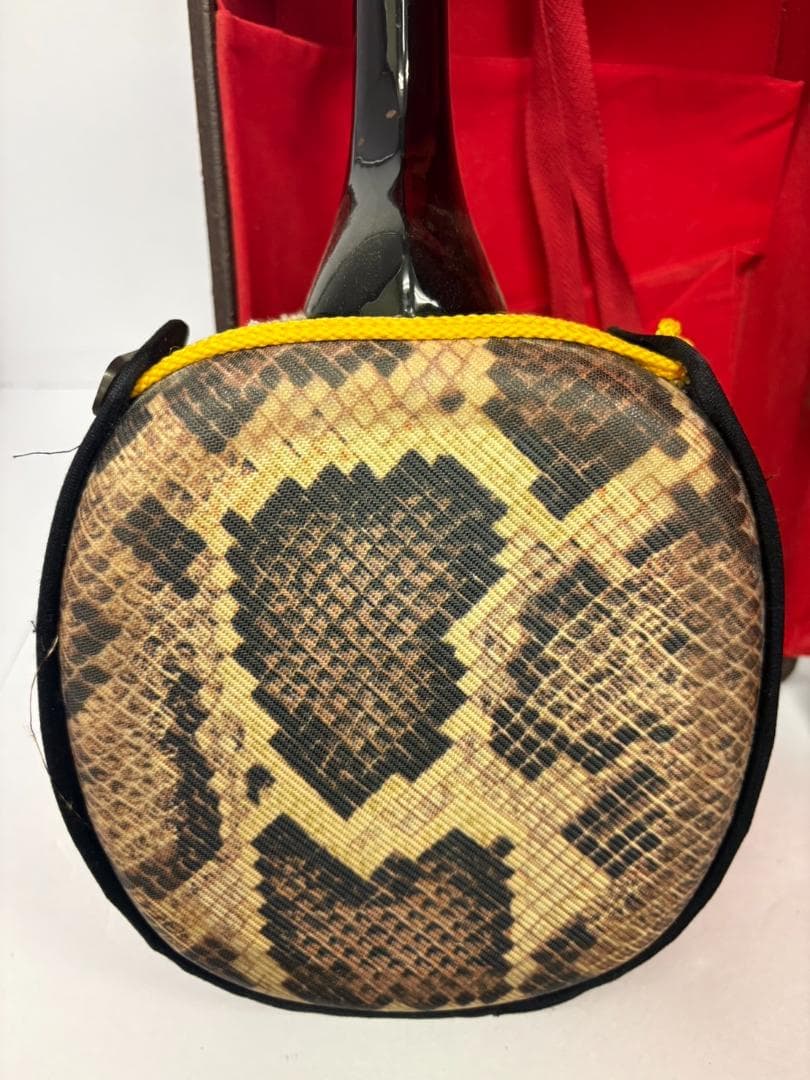 a*n様 【中古】三線 本体 ヘビ柄 赤いケース付き 型不明