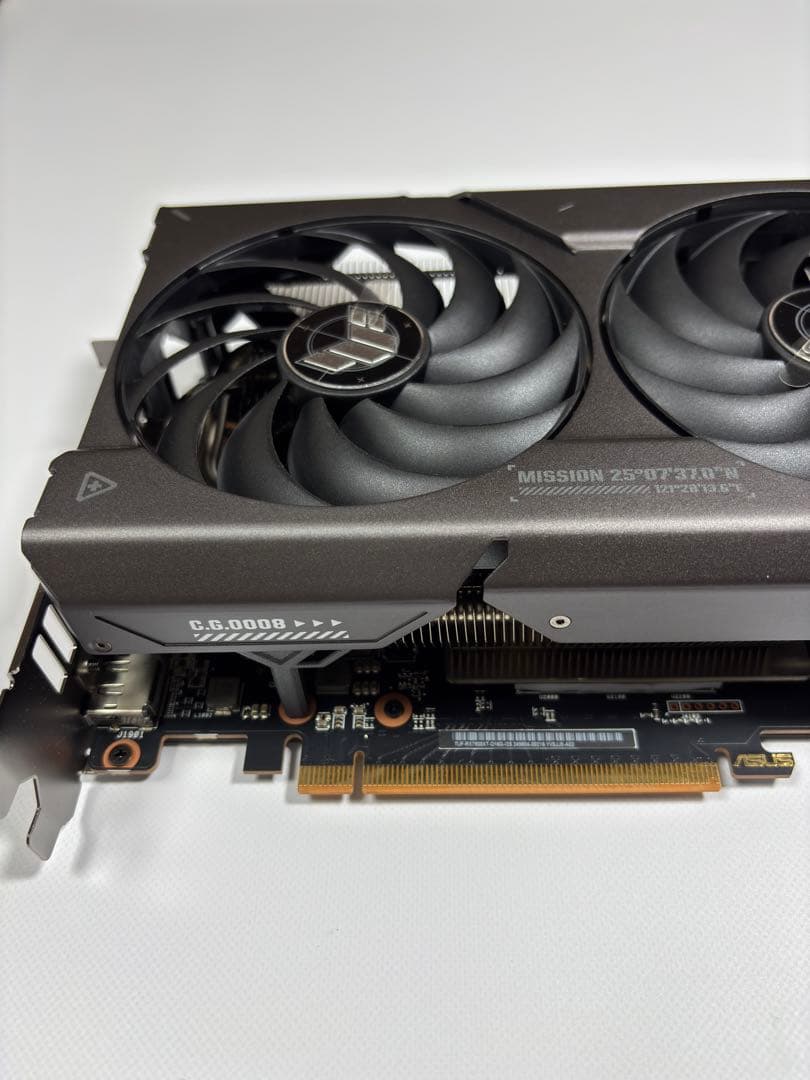 グラフィックボード・グラボ・ビデオカード ASUS TUF GAMING RADEON RX 7800XT OC 16GB