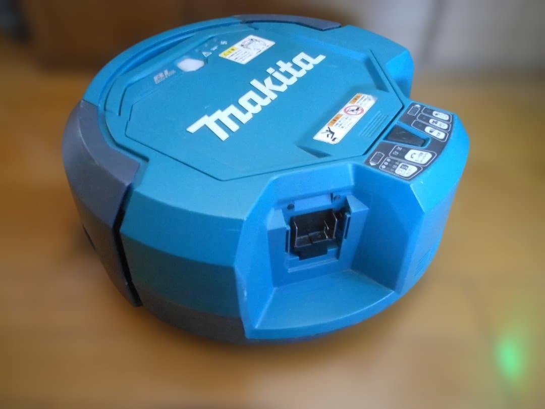 Makita マキタロボット掃除機 RC200D・リモコン、ソフト替えブラシ付