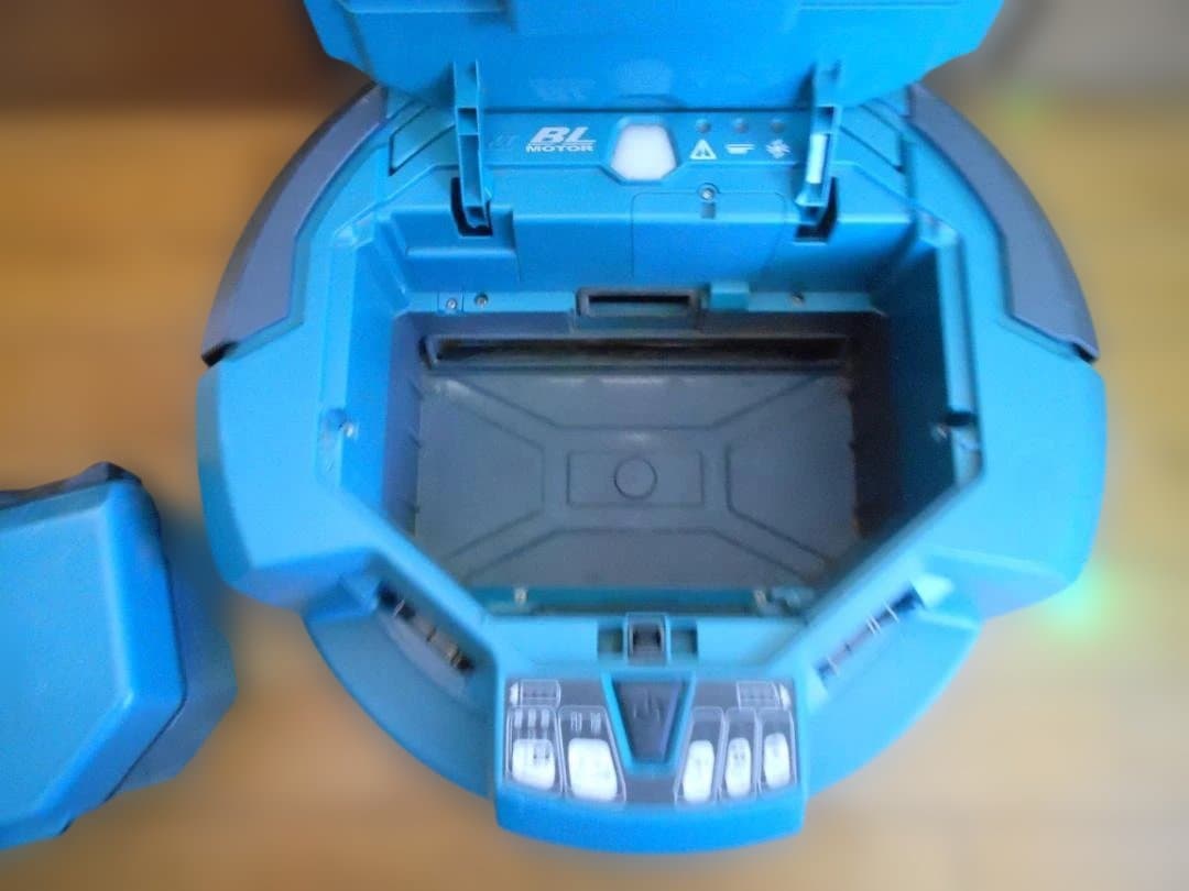 Makita マキタロボット掃除機 RC200D・リモコン、ソフト替えブラシ付