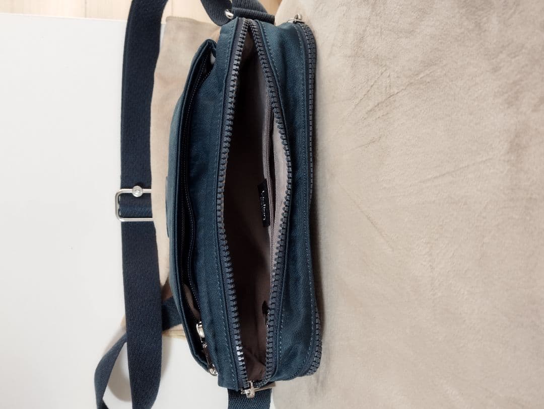 新品　Kiplingミニショルダー 　　　バッグ 　キーケース付き