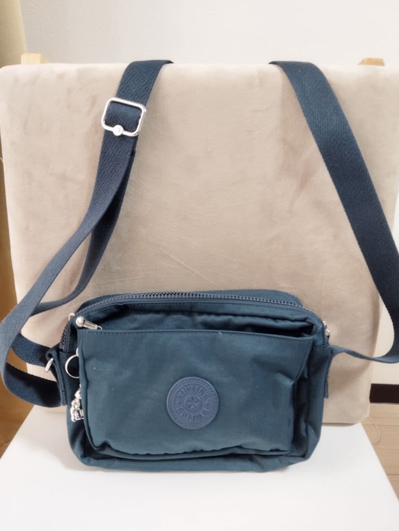 新品　Kiplingミニショルダー 　　　バッグ 　キーケース付き