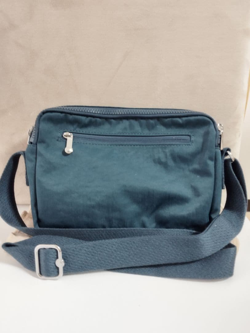 新品　Kiplingミニショルダー 　　　バッグ 　キーケース付き