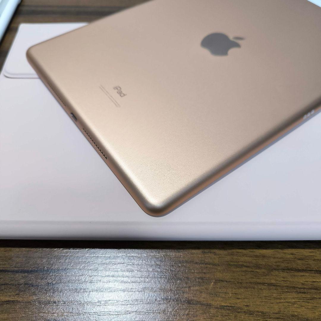 iPad 第8世代 Simフリー 32GB ケースとキーボード、タッチペン