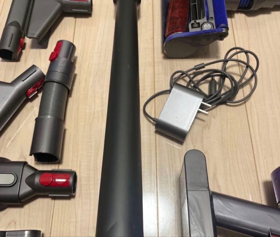 ⑦ すぐ使える！動作品！dysonダイソンコードレスクリーナー純正SV10K