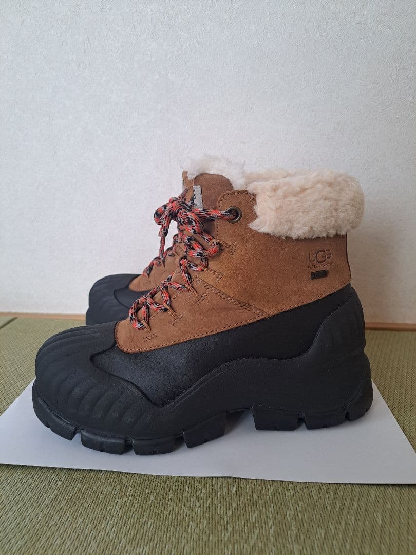UGG W ADIROAM HIKER / アグ アディローム ハイカー