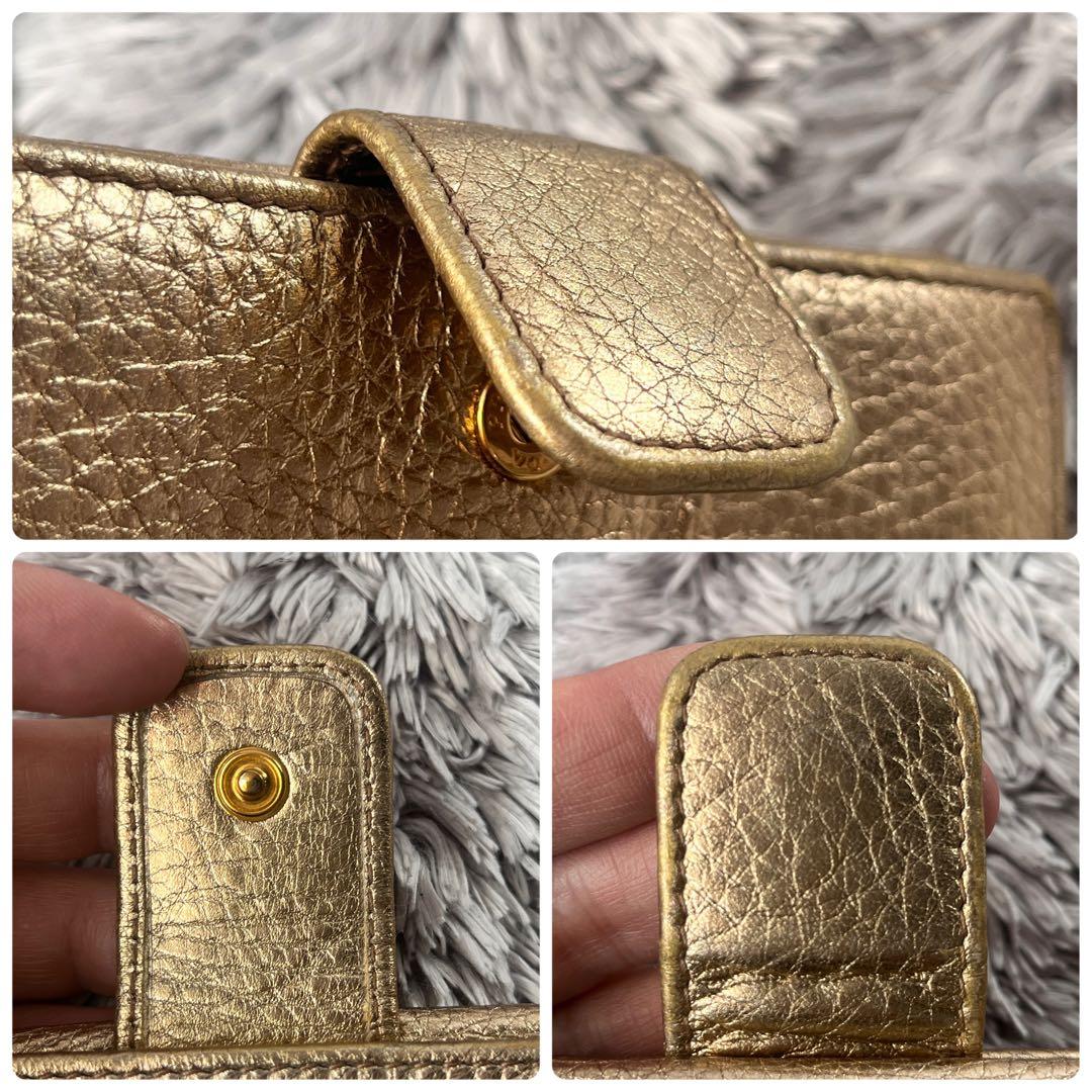 PRADA✨レザー　ゴールドプレート　メタルロゴ折り財布　ゴールド