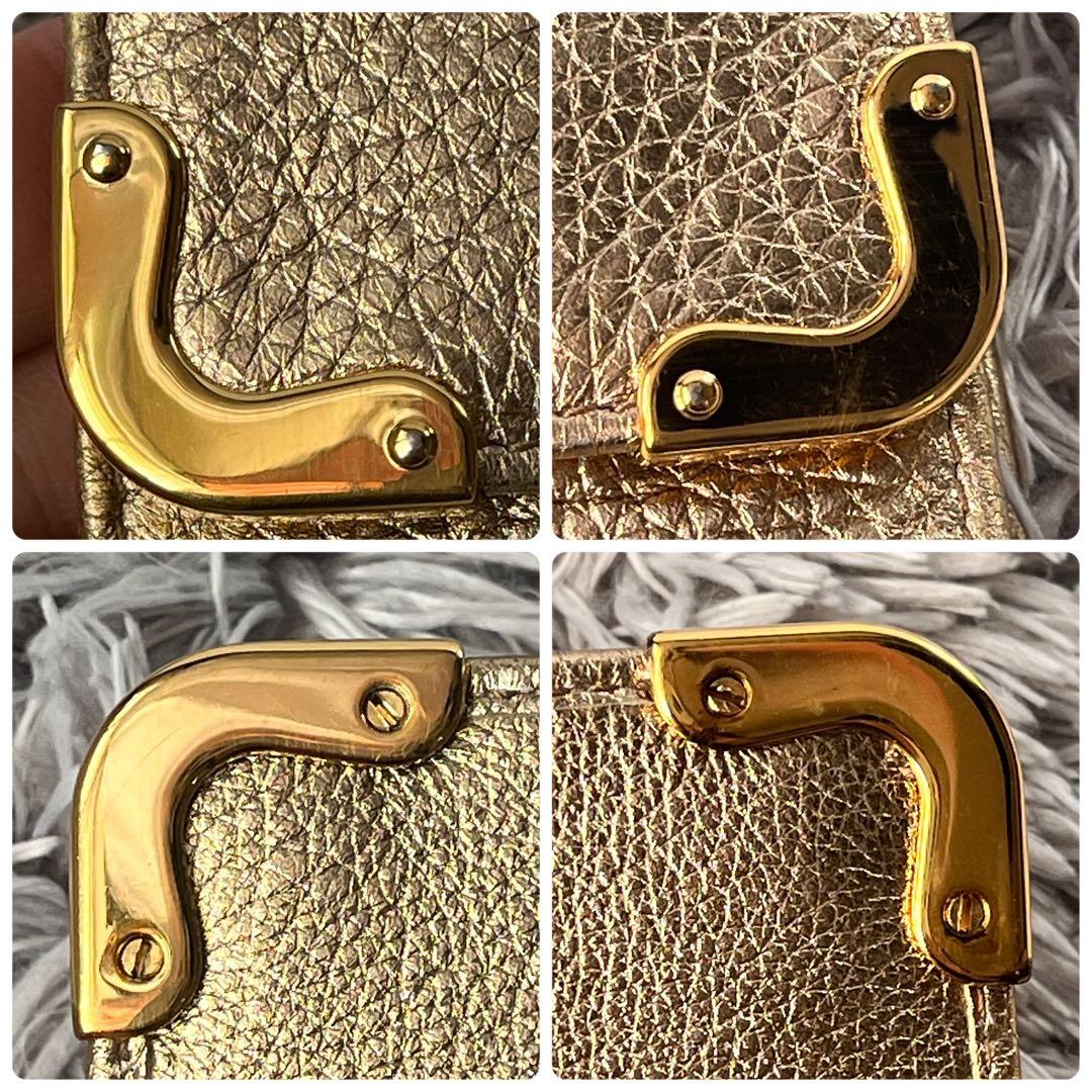 PRADA✨レザー　ゴールドプレート　メタルロゴ折り財布　ゴールド