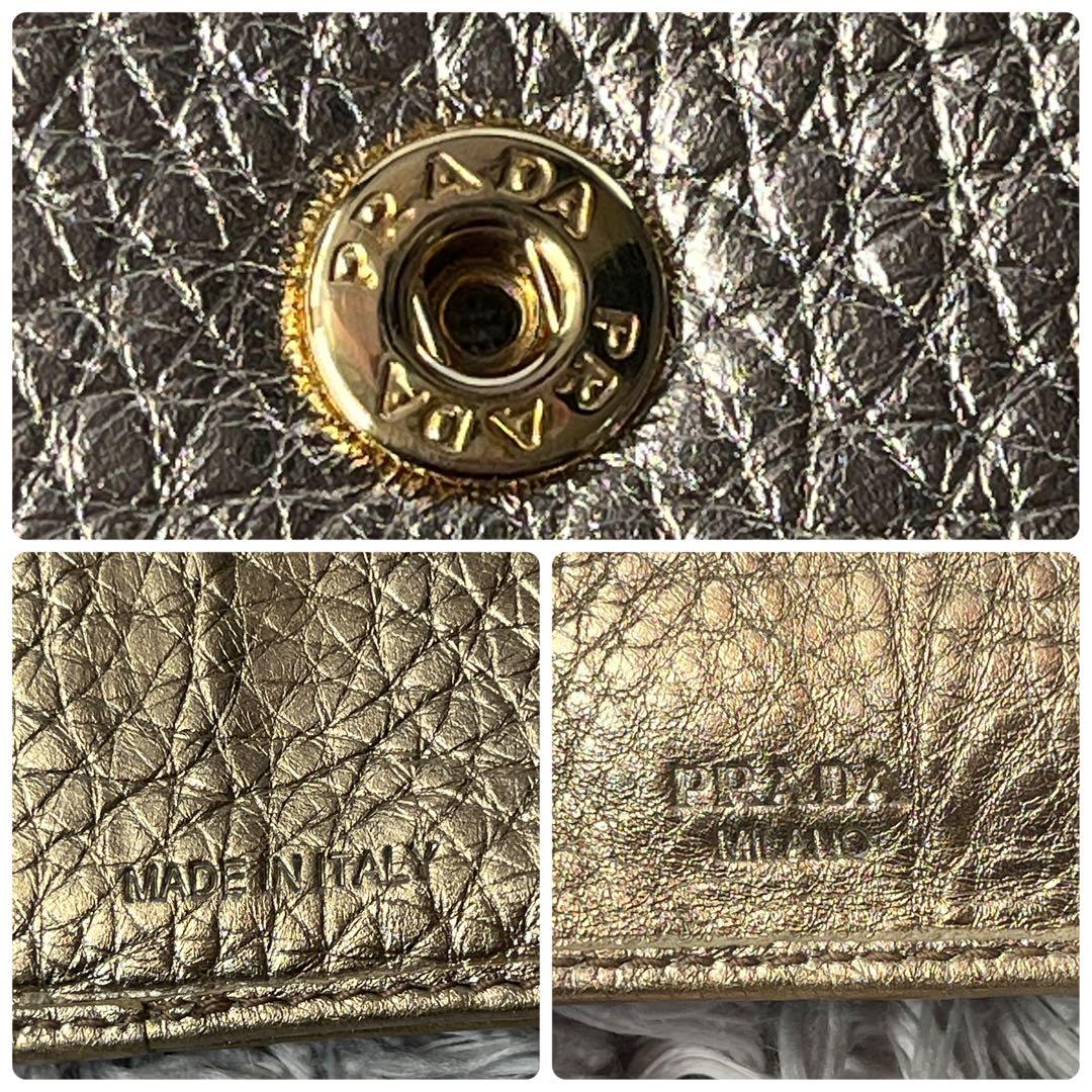 PRADA✨レザー　ゴールドプレート　メタルロゴ折り財布　ゴールド