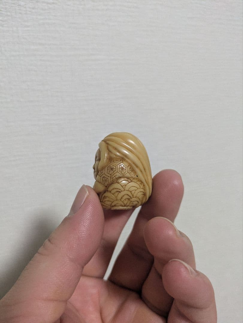 根付　カバ牙　猩々　カバの牙　煙草入れ　煙管　着物　和服　彫刻　鹿角　鹿の角