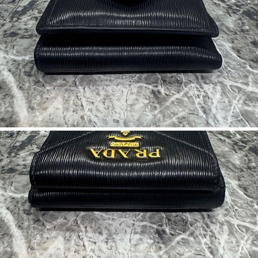 RFID搭載/美品✨プラダ　三つ折り財布　金ロゴ　サフィアーノ　ヴィッテロ 黒