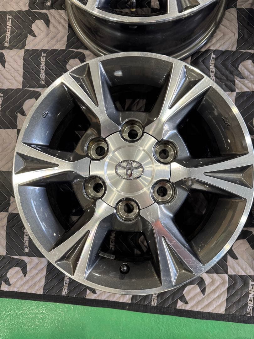 送料込み(沖縄除く)トヨタ　ハイエース　アルミホイール 新車外し