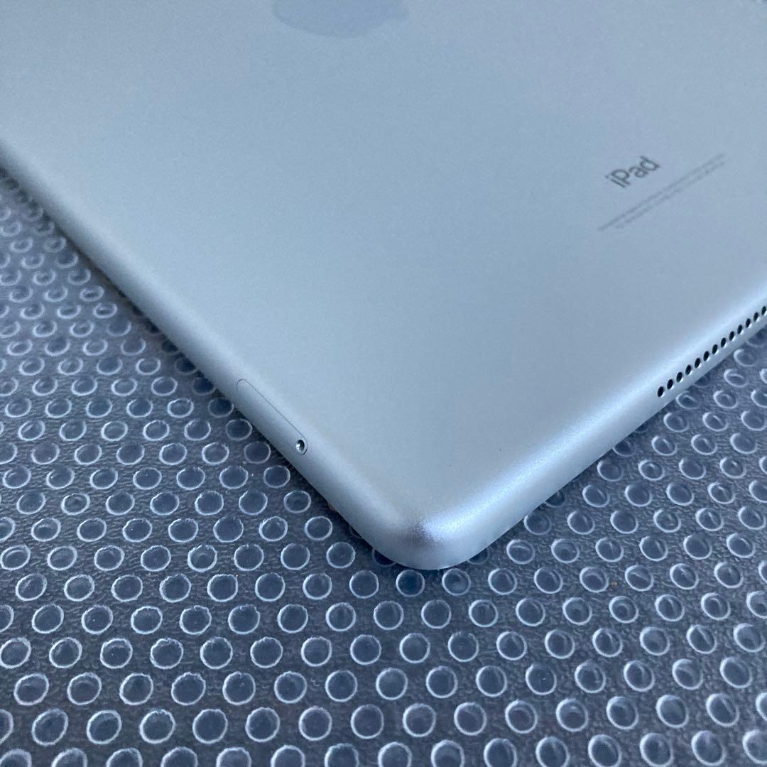 4121【早い者勝ち】比較的美品☆iPad5 第5世代 32GB SIMフリー☆