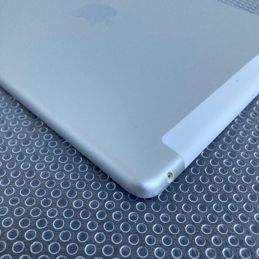 4121【早い者勝ち】比較的美品☆iPad5 第5世代 32GB SIMフリー☆