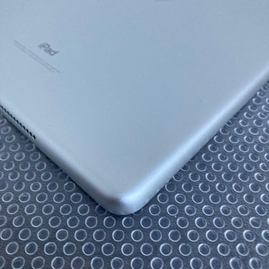 4121【早い者勝ち】比較的美品☆iPad5 第5世代 32GB SIMフリー☆