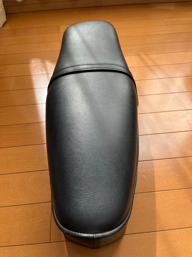 Vespa純正　スモールボディ用シート　新品