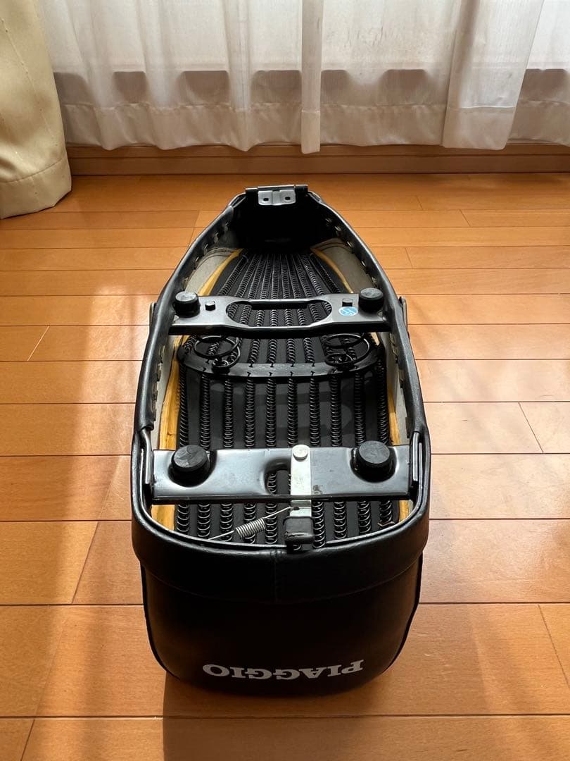 Vespa純正　スモールボディ用シート　新品