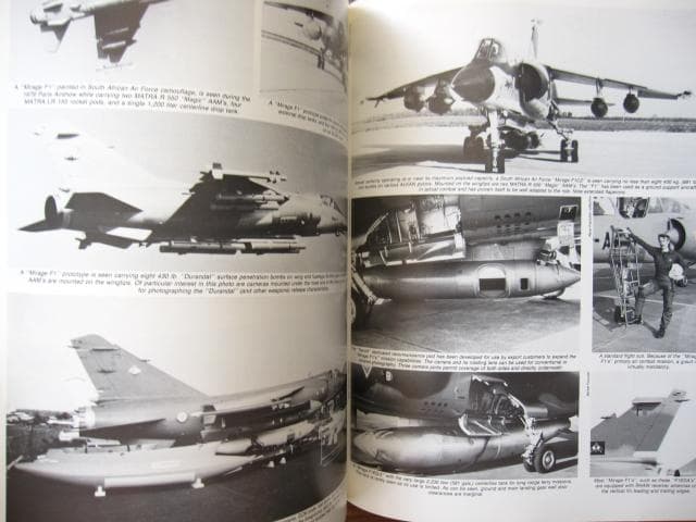 洋書 Dassault Mirage F1 Aerofax Minigraph 17