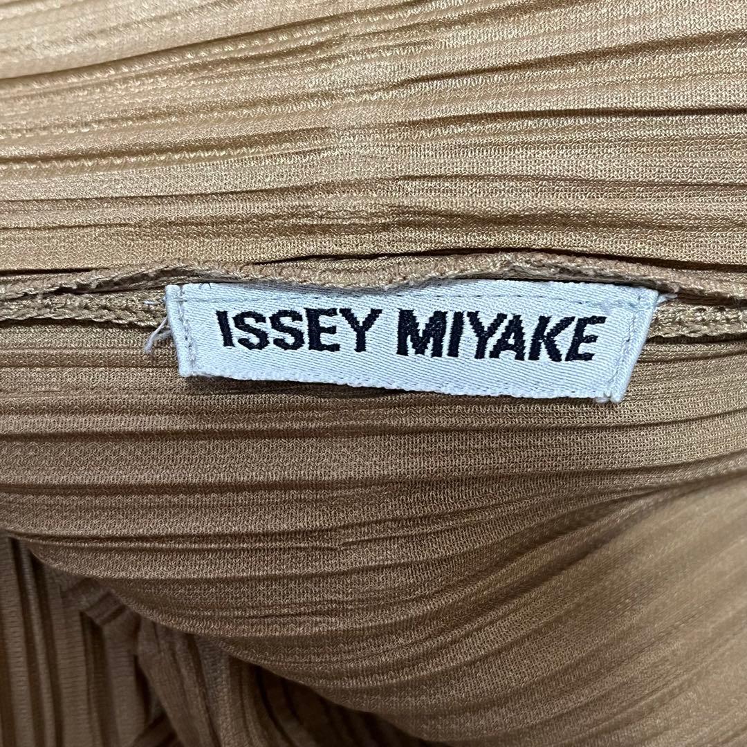 ISSEY MIYAKE イッセイミヤケ　カーディガン　ベージュ　ブラウン系