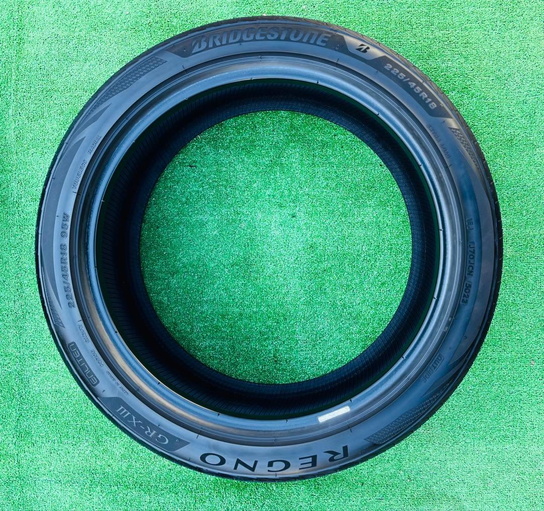 225/45 R18 BRIDGESTONE REGNOラジアルタイヤ2023年