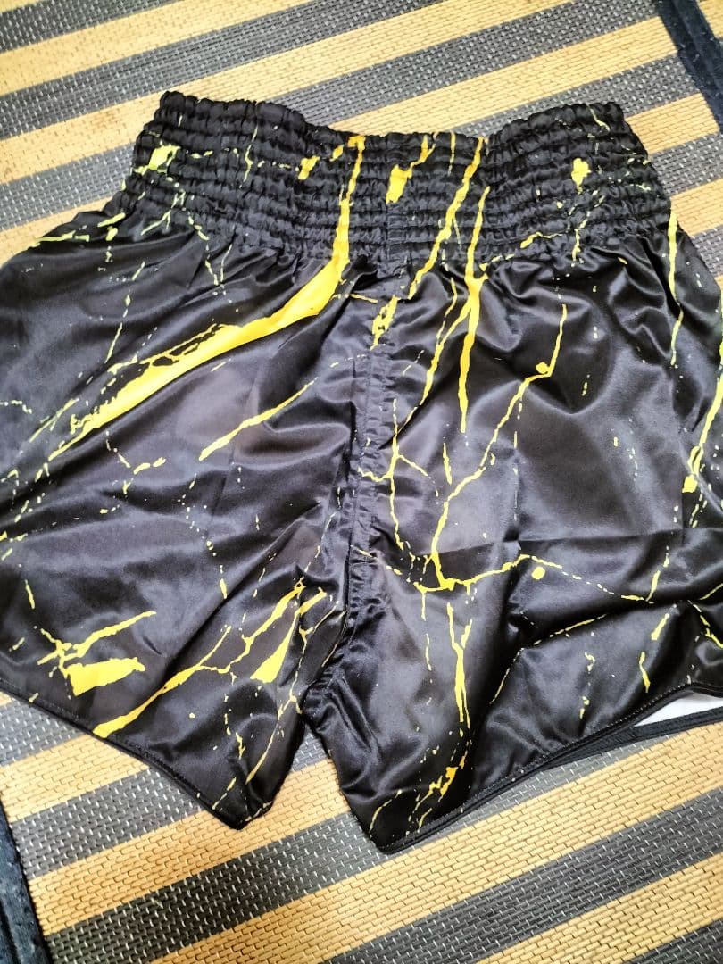 Fairtex ムエタイショーツ 黒/黄色　Мサイズ